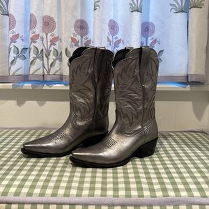 Tecovas Sadie metallic boot, brand new never worn, but without box! Size 8.5!